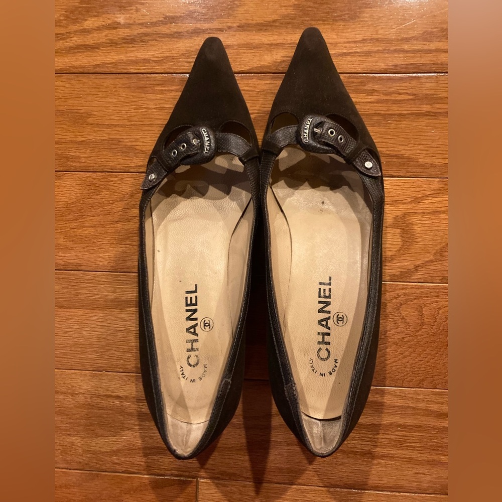 CHANEL Chocolate Brown Suede Kitten Heel